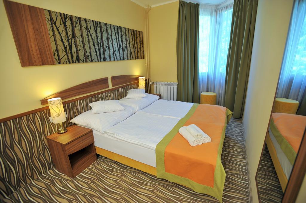 Park Hotel Gyula Exterior photo